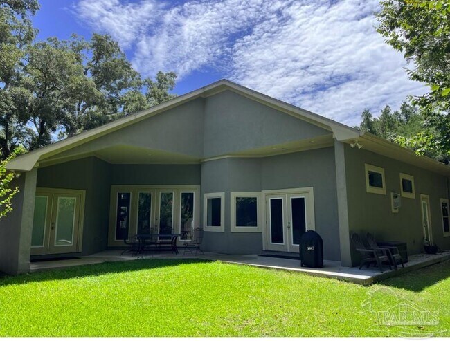 Building Photo - 11 Highpoint Dr