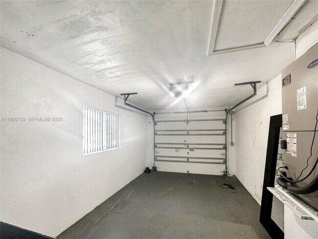 Building Photo - 6001 NW 71st Ave