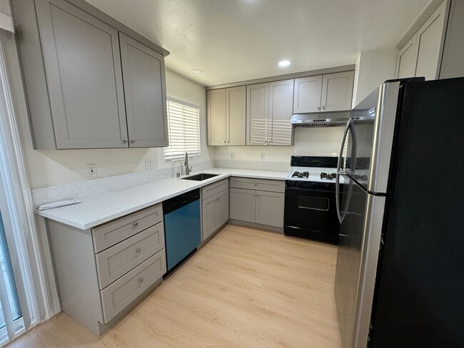 Building Photo - New Remodeled, Walking distance to Union C...