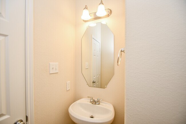 Building Photo - 2135 Waterford Park St