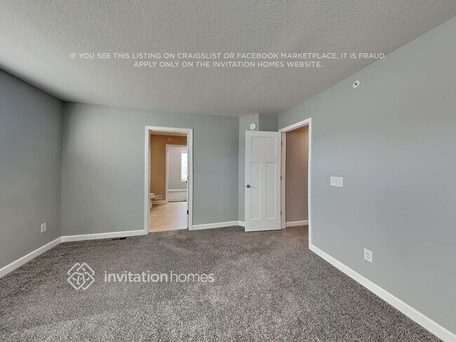 Building Photo - 10922 Glacier Ln N