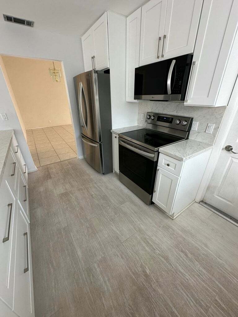 Building Photo - 3291 SW 4th St