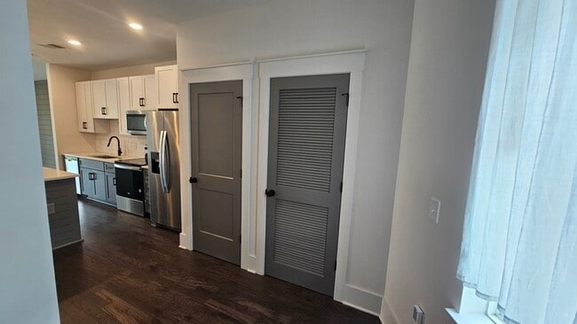 Building Photo - Simple & Stylish 1BR, 1BA Home