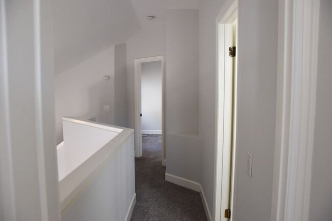 Building Photo - 8215 E White Oak Ridge