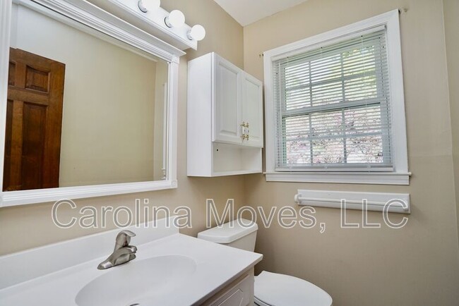Building Photo - 204 Overcreek Rd