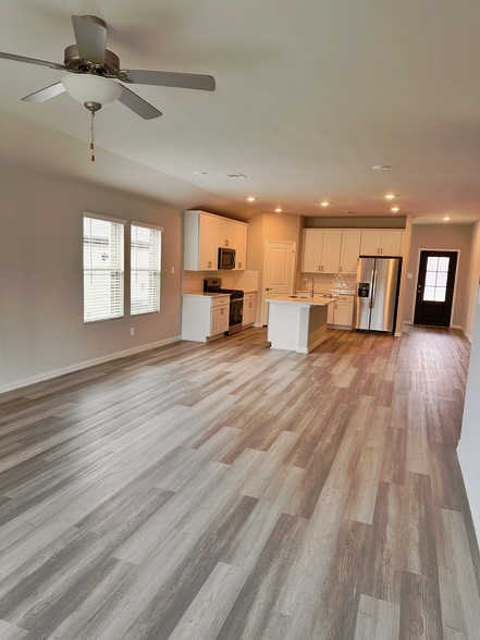 Building Photo - 2217 Dunbar Dr