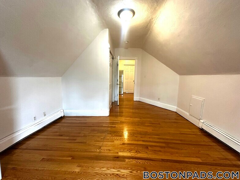 Building Photo - 30 Humphreys Pl
