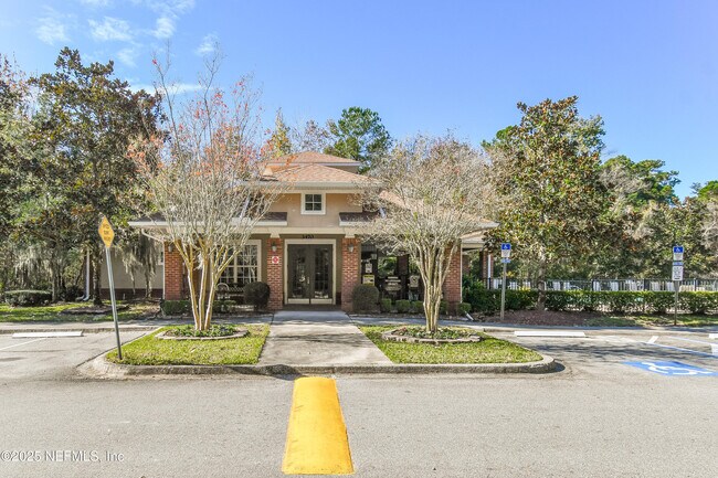 Building Photo - 8424 THORNBUSH Ct