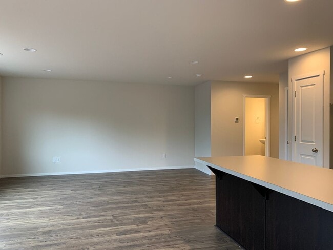 Building Photo - Brand New Home in Brand New Community! Gre...