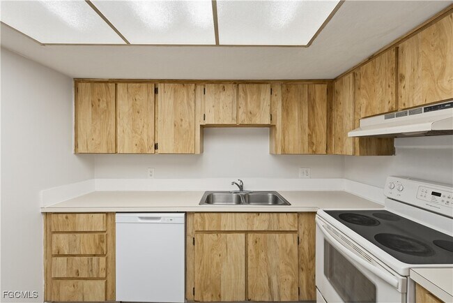 Building Photo - 6150 Whiskey Creek Dr