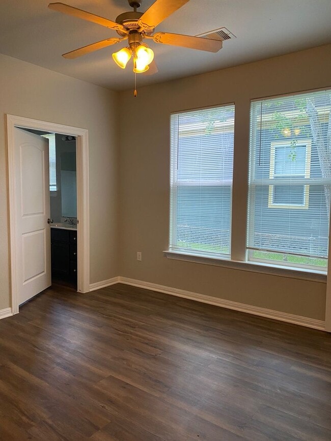 Building Photo - Charming 2 BR / 2 BA Beaumont home — updat...