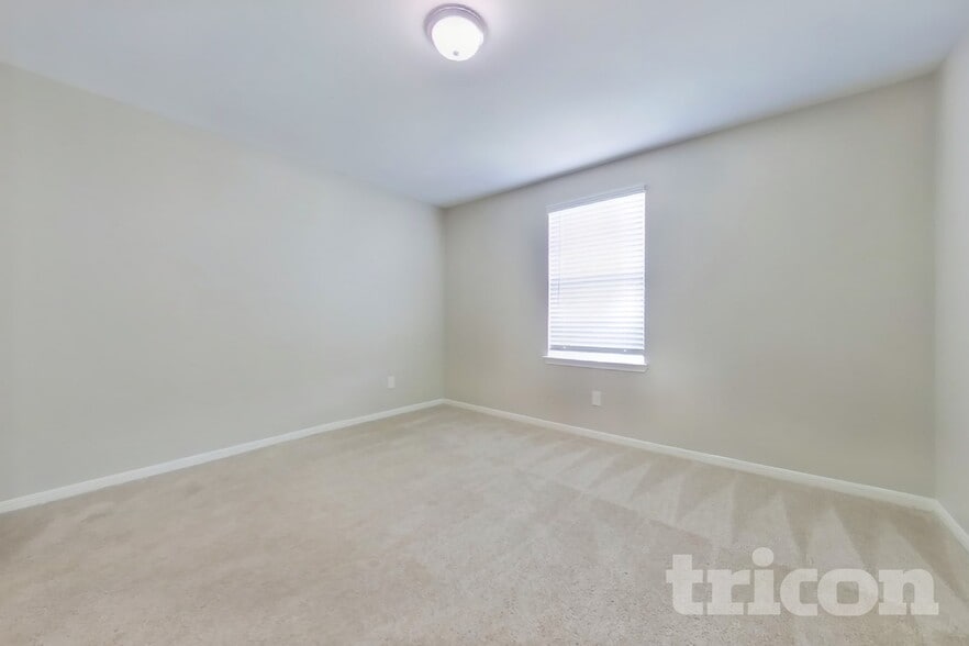 Building Photo - 421 Palomino Stand Dr
