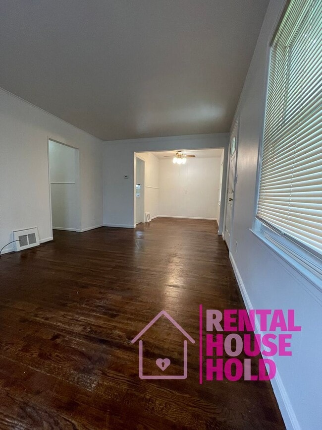 Building Photo - 3-Bedroom 1-Bath Single Family Home Locate...