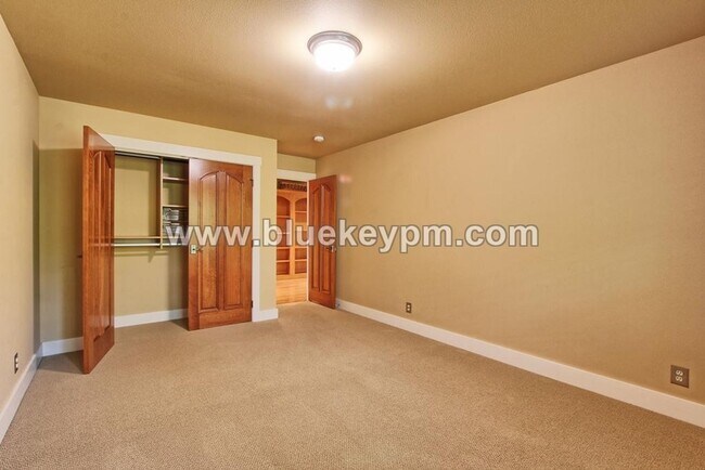 Building Photo - 3 Bed, 2 Bath, 1 Acre Home in Ridgefield, WA