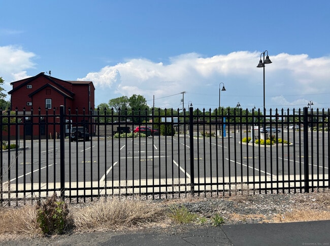 Building Photo - 861 Farmington Ave