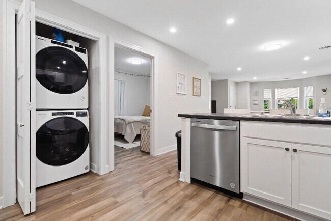 Building Photo - 1707 W State St