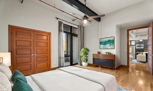 Building Photo - Luxury Old Town Loft in the Prestigious Magnolia Building