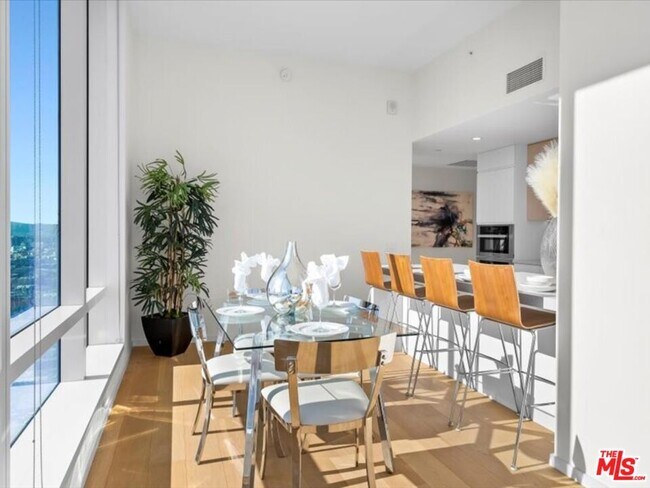 Building Photo - 877 Francisco St