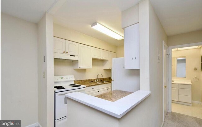 Building Photo - 5911 Prince James Dr