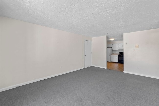 Building Photo - 276 Codman Hill Rd