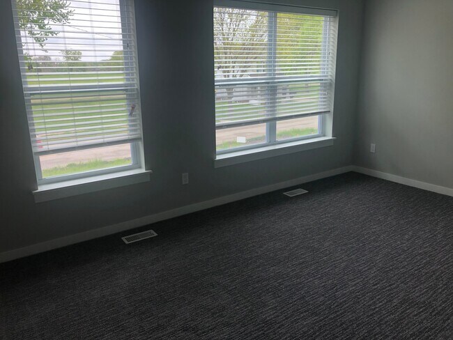 Building Photo - Ellis Flats Townhomes | Modern 3 Bedroom /...