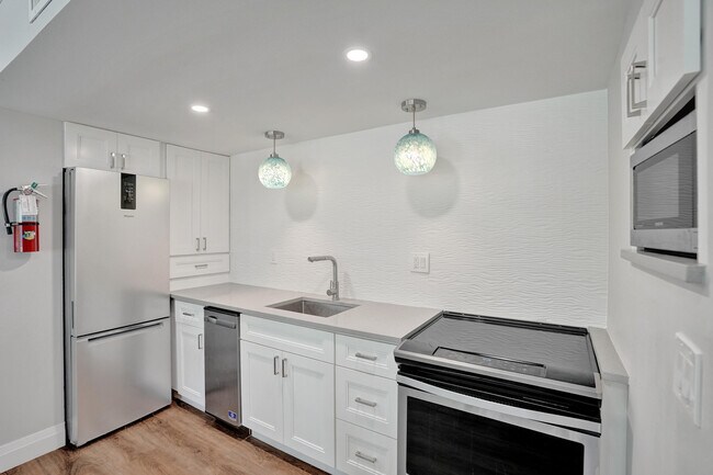 Building Photo - 5200 N Ocean Blvd