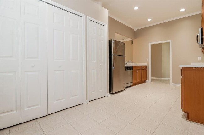 Building Photo - 654 White Flower Way
