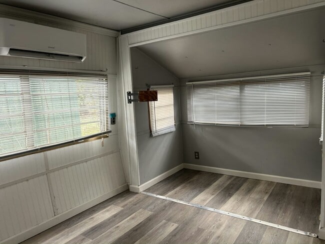 Building Photo - 38651 Tarr Dr