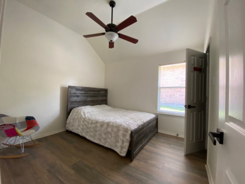 Building Photo - 1215 Heather Brook Dr