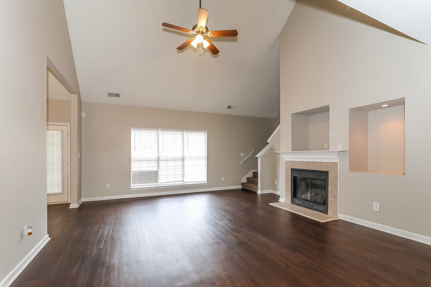 Building Photo - 10222 Green Moss Dr N