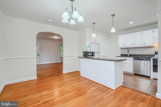 Building Photo - 521 Academy Rd