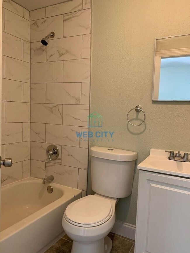 Building Photo - 4530 Corregidor St