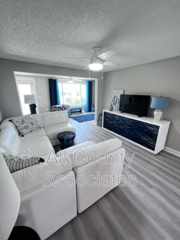 Building Photo - 4122 Hampton Dr