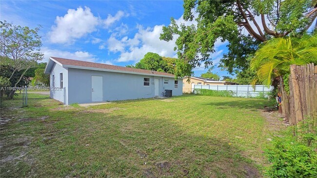 Building Photo - 1700 N Cypress Rd