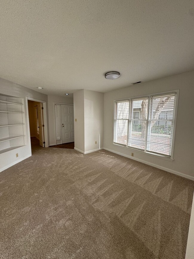 Building Photo - 2 bedroom 2 bath condo in Parkside Condos ...