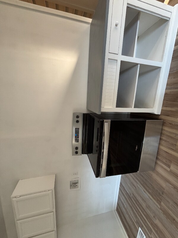 Building Photo - 231 Richmond Dr NW