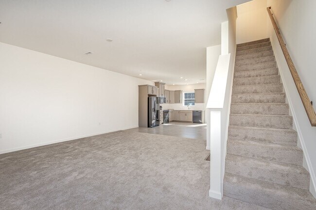 Building Photo - Move in by 12/1/24 for HALF OFF FIRST MONT...