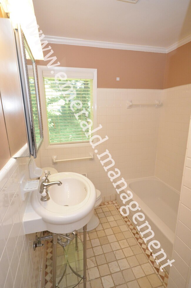 Building Photo - 2644 Harrington Dr