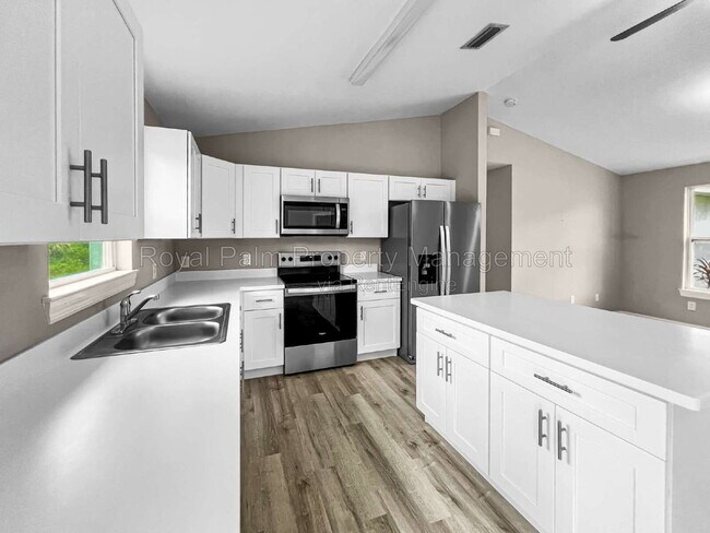 Building Photo - 580 Genoa Ave S
