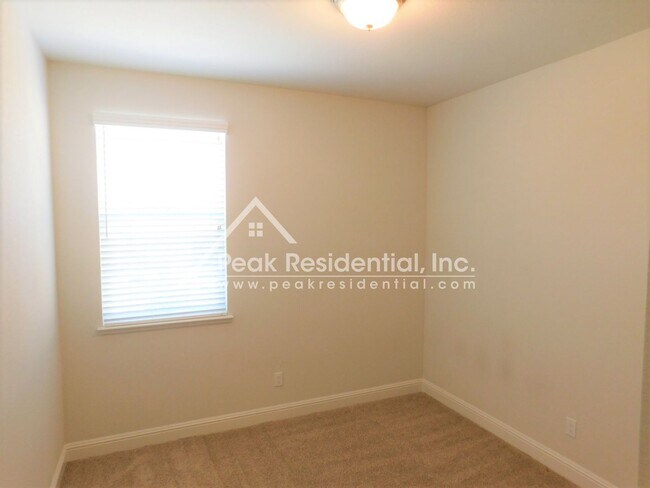 Building Photo - Beautiful Newer Roseville 3bd/2.5ba Home i...