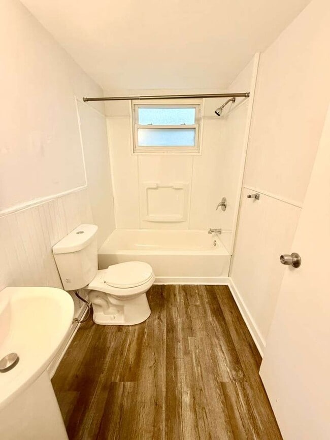 Building Photo - Beautiful and Fully renovated 4bd 2ba house in Penn Hills!