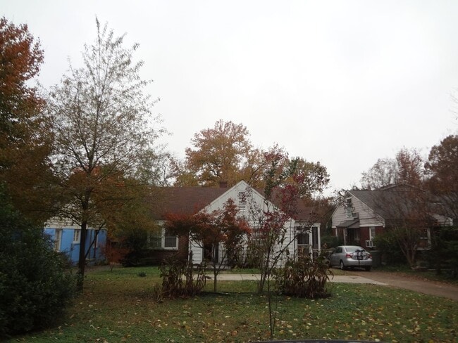 Building Photo - 1 bedroom duplex with washer and dryer