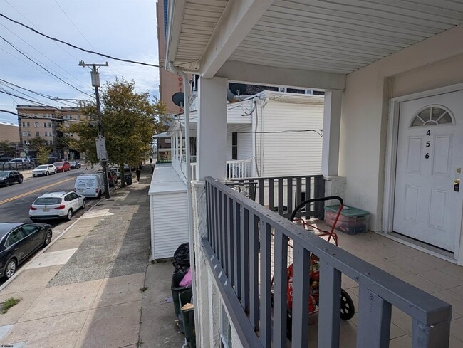 Building Photo - 16 N Iowa Ave