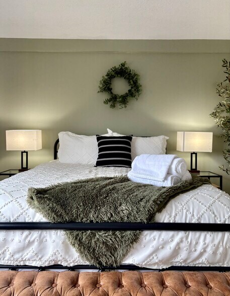 Building Photo - 144 Treetop Cir