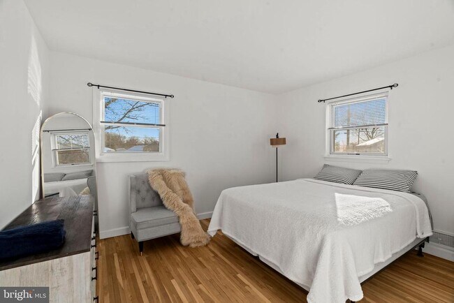 Building Photo - 209 Front St