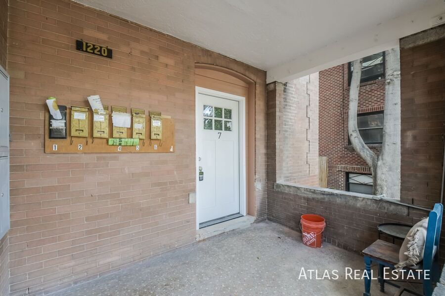 Building Photo - 1220 Corona St