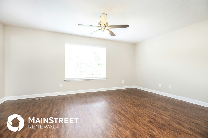 Building Photo - 654 Belgium Dr