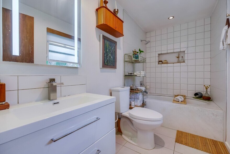Building Photo - 4523 Tourmaline St