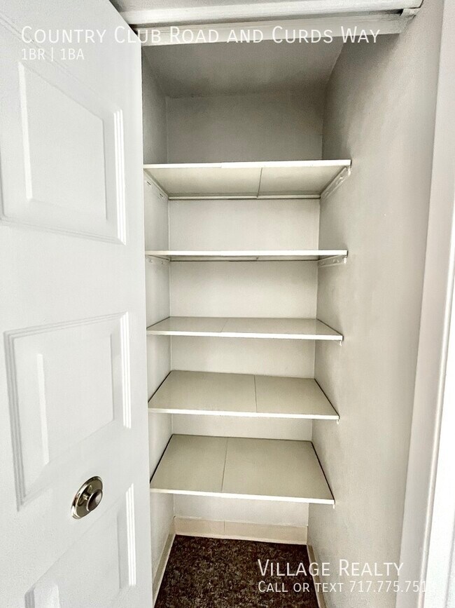 Building Photo - 671 Country Club Rd