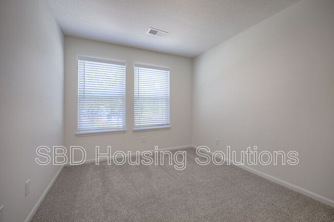 Building Photo - 9033 E 85th Pl